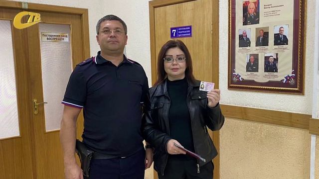 В РАМКАХ АКЦИИ, НАЧАЛЬНИК МРЭО №3 ВРУЧИЛ ВОДИТЕЛЬСКИЕ УДОСТОВЕРЕНИЯ НАЧИНАЮЩИМ ВОДИТЕЛЯМ