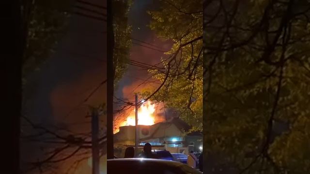 Вчера по улице 9 Января горел дом. 😳