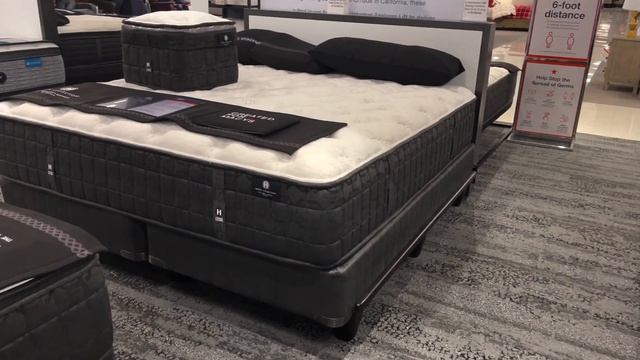Amerika'da Black Friday indirimleri. Macy's ve Best Buy mağazaları