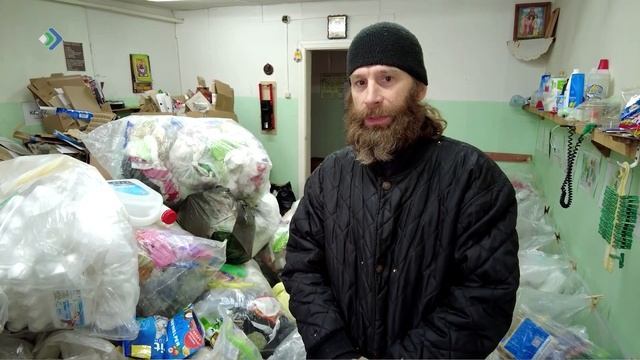 На этой неделе в Коми финишировал сезон осенних субботников. И снова контейнерные площадки заполонил