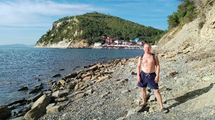 На море