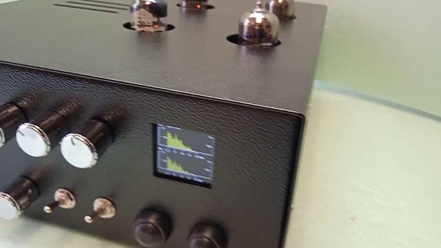 фонотембропред с графическим по канальным эквалайзером.
