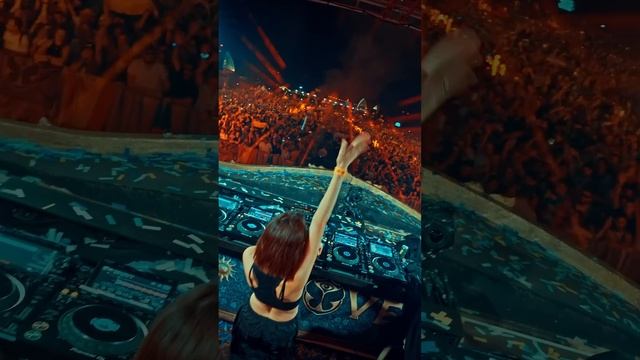 Yesterday i played a surprise set for 40 000 people at the Gathering❤️ @tomorrowland#tomorowland