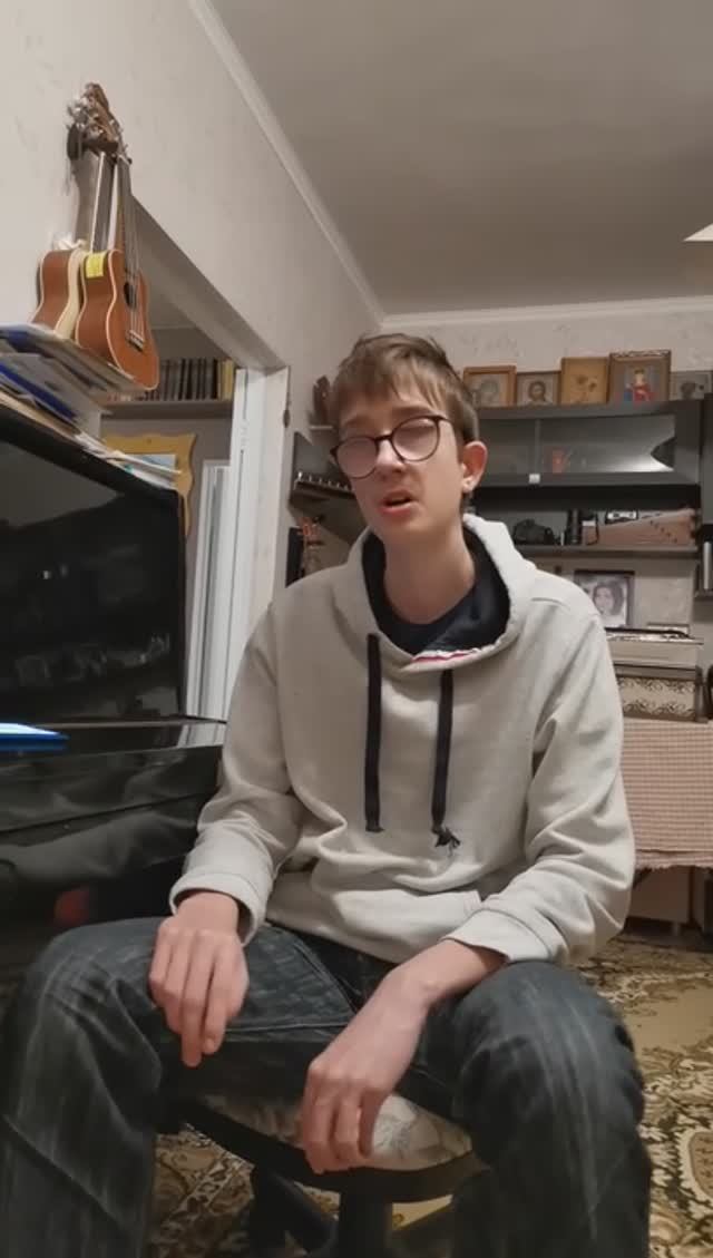 Готовится к концерту в ДШИ 23 ноября 2024