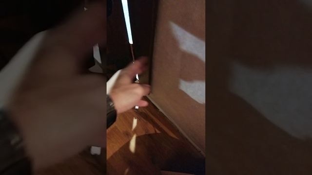 Клеим наличник не снимая полотна #установкадвереймосква