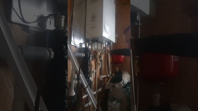 Котел навьен тактует,  радиаторы холодные! Причина и устранение!
