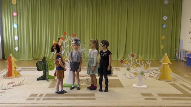 Мюзикл Polly and the broken vase.
