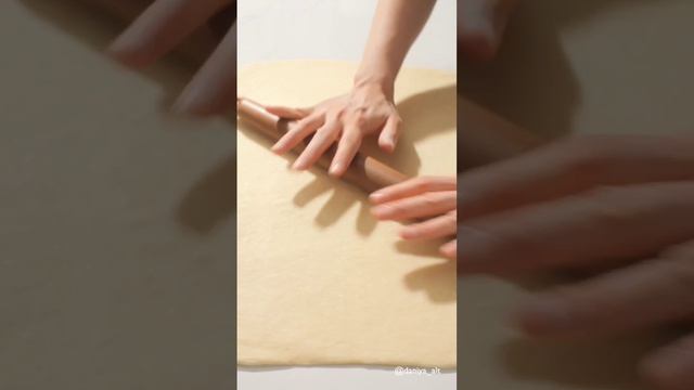 Булочки с корицей в орехово-карамельным соусом🥰