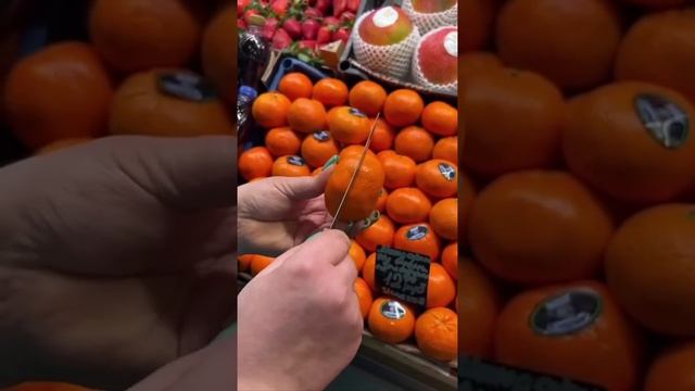 How to peel a tangerine