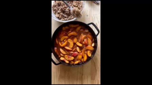 Персик в карамели