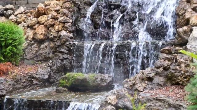 Каскадный водопад в парке Самары.