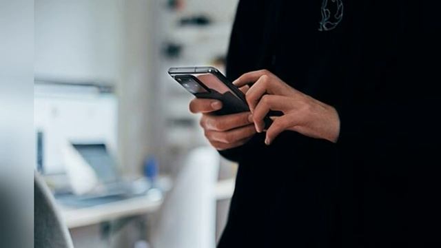 Ученые рассказали, чем опасен свет от смартфонов