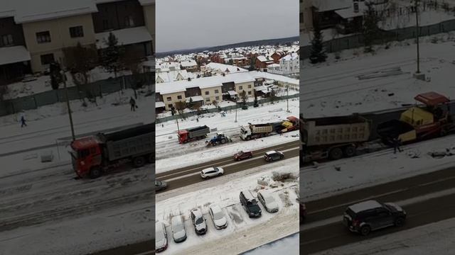 🤣Видимо традиция такая....
Укладывать асфальт в снег...
Широкая речка