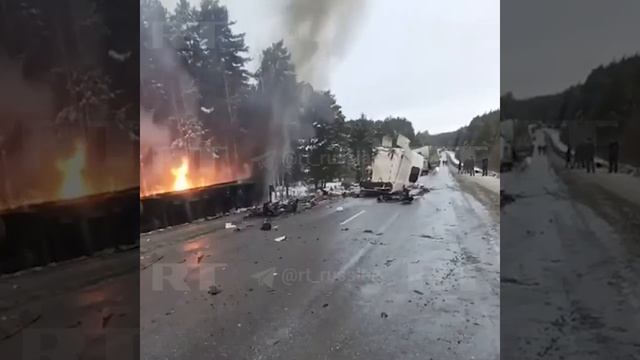 ❗️Жёсткое ДТП с фурами на трассе М-5 в Челябинской области: погибли два человека, один пострадал.