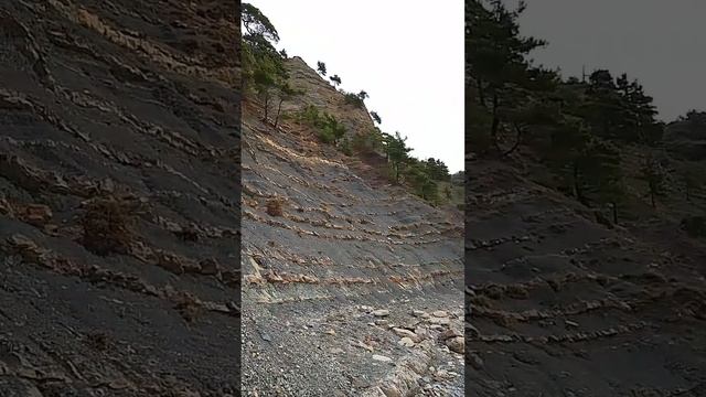 Скалы у моря