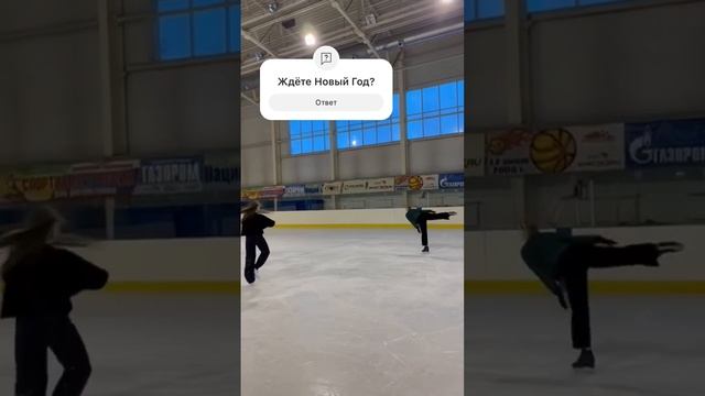 Вращение на новогодней ёлке #figureskating #iceskating #фигурноекатание