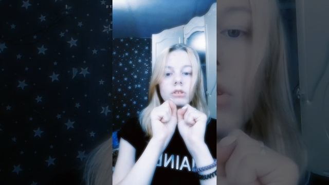 мальчик плачет
