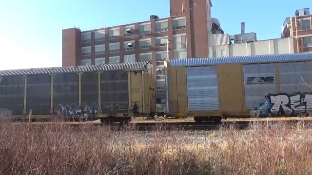 Union Pacific Railroad 8359 Leading A Westbound Mixed Freight Manifest{11/20/20} Battle Creek Mi