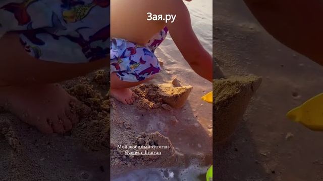 Жена Павла Прилучного отдыхает с сыном на курорте