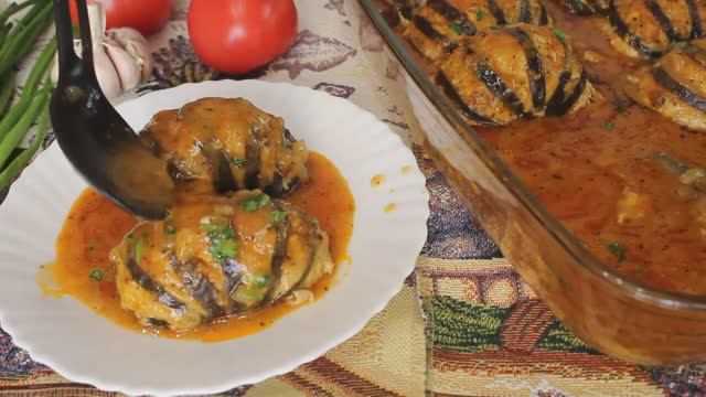 Баклажаны запеченные в духовке с мясным фаршем. Вкусная горячая закуска. Быстрый ужин или обед.