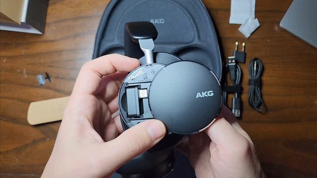 Akg N9 Hybrid.