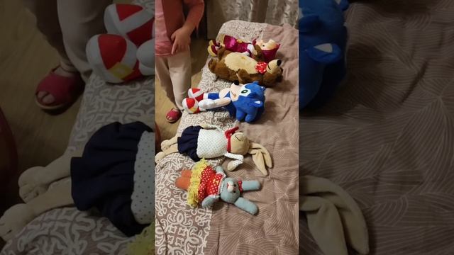 Полина Показывает Свои Игрушки