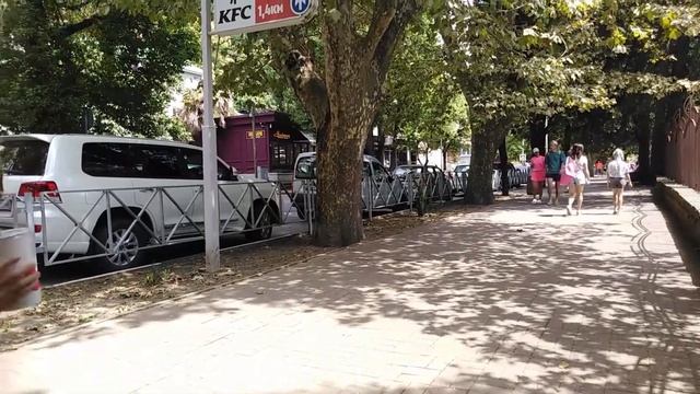 УЛИЦА ПАВЛОВА. СИДИМ , ОТДЫХАЕМ.ЛАЗАРЕВСКОЕ. ОТДЫХ. ИЮЛЬ 2023.