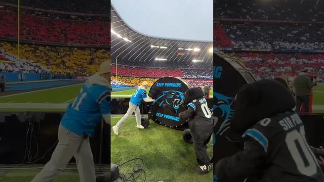 Manuel Neuer kicked off the Munich game with the Keep Pounding drum!