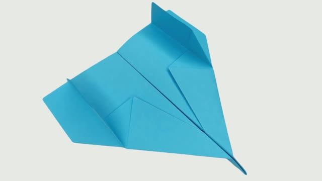 Как сделать бумажный самолетик, который далеко летит