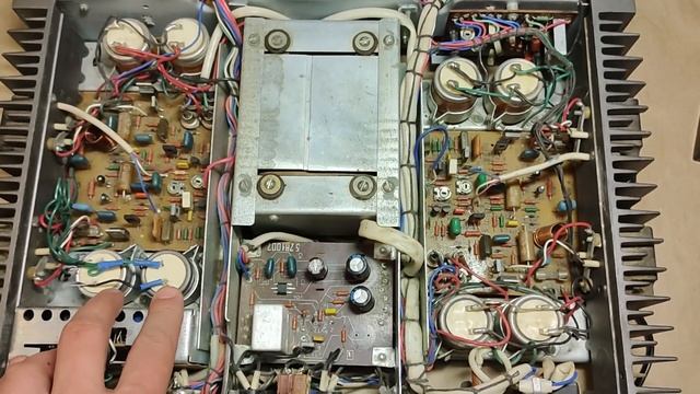 Амфитон 25У-002. Как закрепить новые конденсаторы вместо банок?