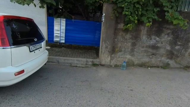 Дорога от гостевого дома до моря в Гагре.