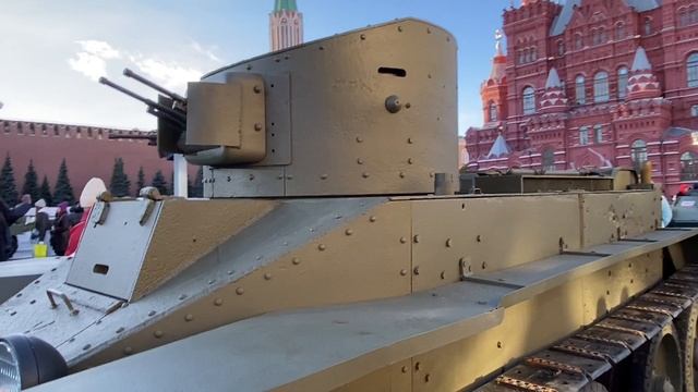 Москва. Красная площадь. Выставка, посвященная военному параду в ноябре 1941 г.