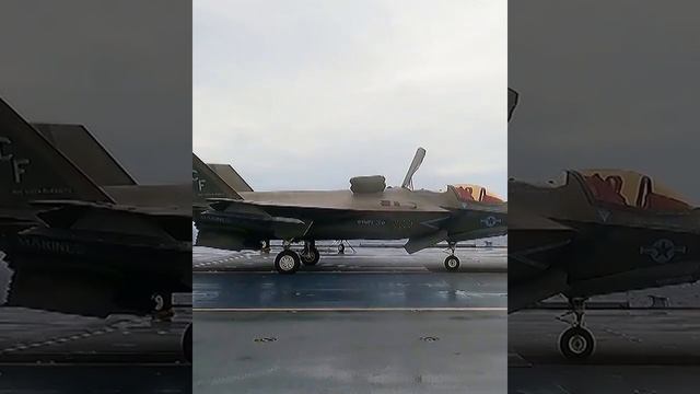 F-35B lightning.Takeoff from an aircraft carrier.