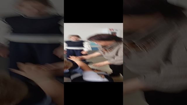 дирутся два жиробаса
