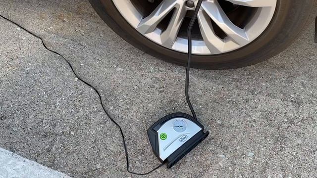 Slime 40050 12V Tire Inflator Portable Air Compressor Auto Pump with 100 psi Gauge, LED Light