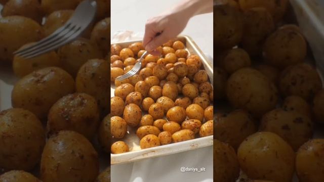 Салат с запеченным молодым картофелем и свежими овощами 🥗