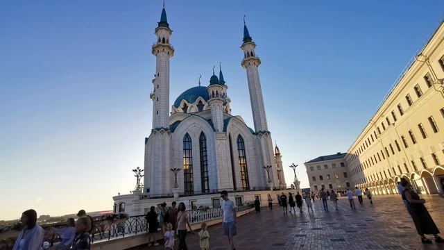 Кремль в Казани. Приятная прогулка!)