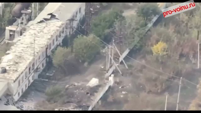 ФАБы с УМПК сносят под ноль пункт временной дислокации операторов БПЛА ВСУ на Дзержинском направлени