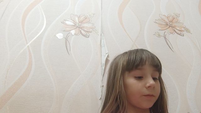 Варюха показывает свои лапки