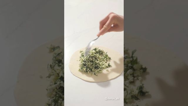 Рецепт лепешек с зеленью, творогом и сыром😋