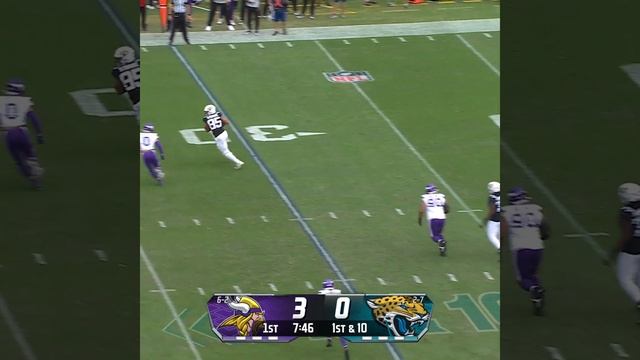 Brenton Strange catches for a 23-yard Gain vs. Minnesota Vikings