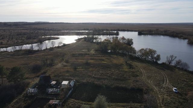 Деревенский пруд с высоты птичьего полёта.