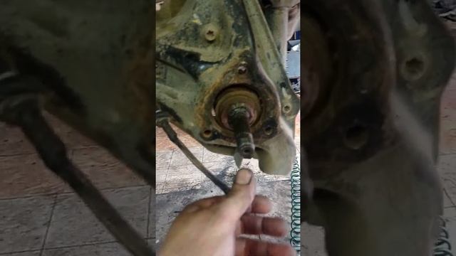 Замена заднего ступичного подшипника Хонда CR-V 1