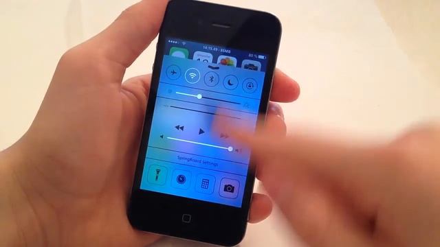 Activer l'effet flou et Parallax sur iPhone 4 et iPad 2 - iOS 7