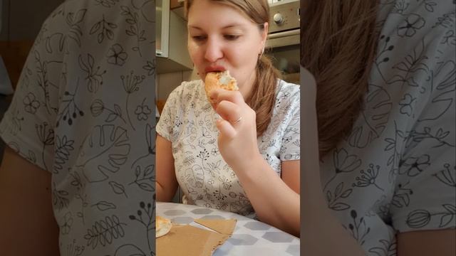 мукбанг. пицца