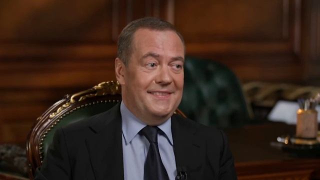 Медведев дал интервью сказал срывать маски с пришельцев