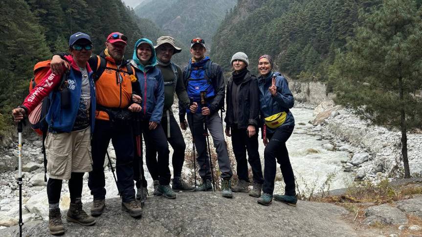 Группа Клуба 7 Вершин "Неразлучные" в завершающий день их треккингового похода по Непалу