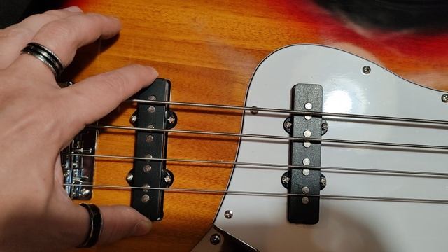 Обзор сборки китайской реплики Fender JazzBass 4 струны санберст гриф палисандр