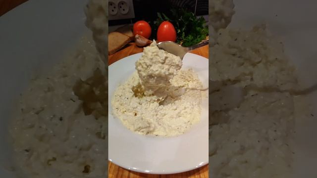 бутерброды с яйцом и чесноком
