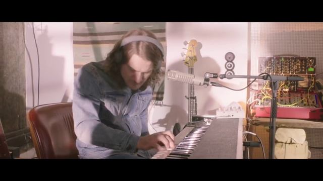 Live session_ Amason performs ”California Dreamin’”